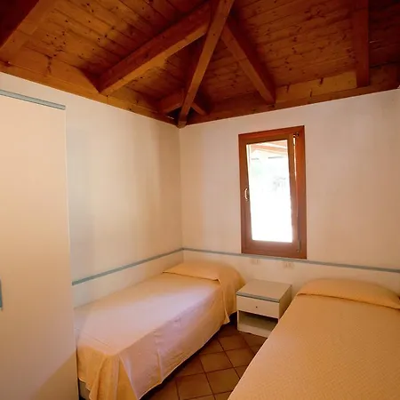 Pineta Village Grado 假日公园 *